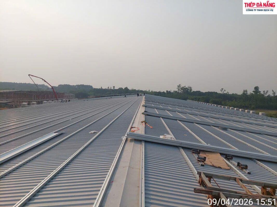 %NHÀ THẦU THI CÔNG CƠ KHÍ , TÔN MÁI VÀ BAO CHE %