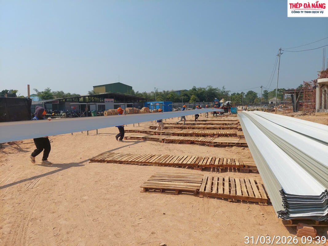 %NHÀ THẦU THI CÔNG CƠ KHÍ , TÔN MÁI VÀ BAO CHE %