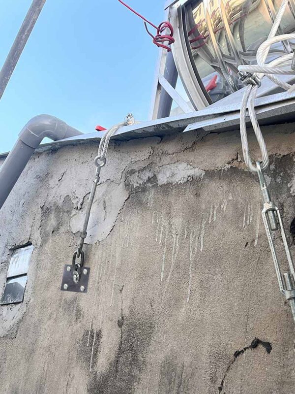 Thép Đà Nẵng - Gia Cố Mái Tôn Chống Bão Tại Đà Nẵng: 5 Giải Pháp Chống Tốc Mái An Toàn 100% Gia cố mái tôn chống bão tại Đà Nẵng bằng dây cáp tăng đơ